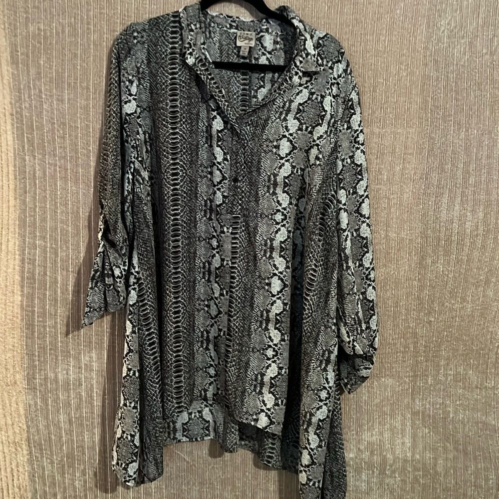 Como Vintage long button down tunic